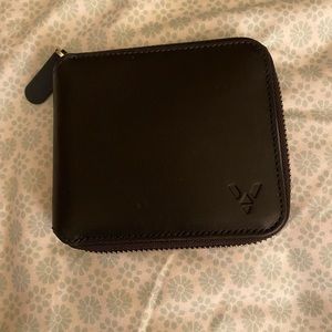 Vendo Bi-fold black leather zip wallet